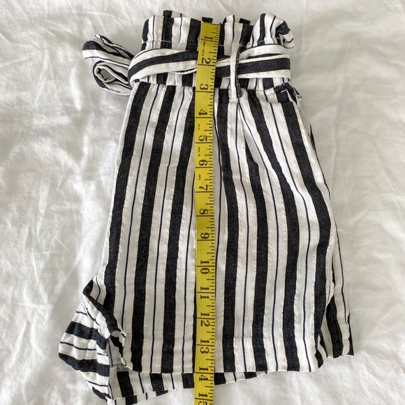 2/$40💜 CLOSET CLEAN OUT: Dynamite linen striped shorts with belt - Picture 7 of 9